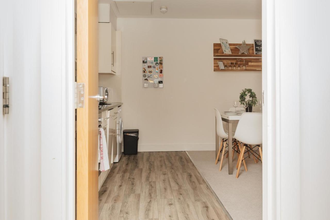 Central Modern Flat For 4-6 & Dedicated Parking Henley-on-Thames Zewnętrze zdjęcie