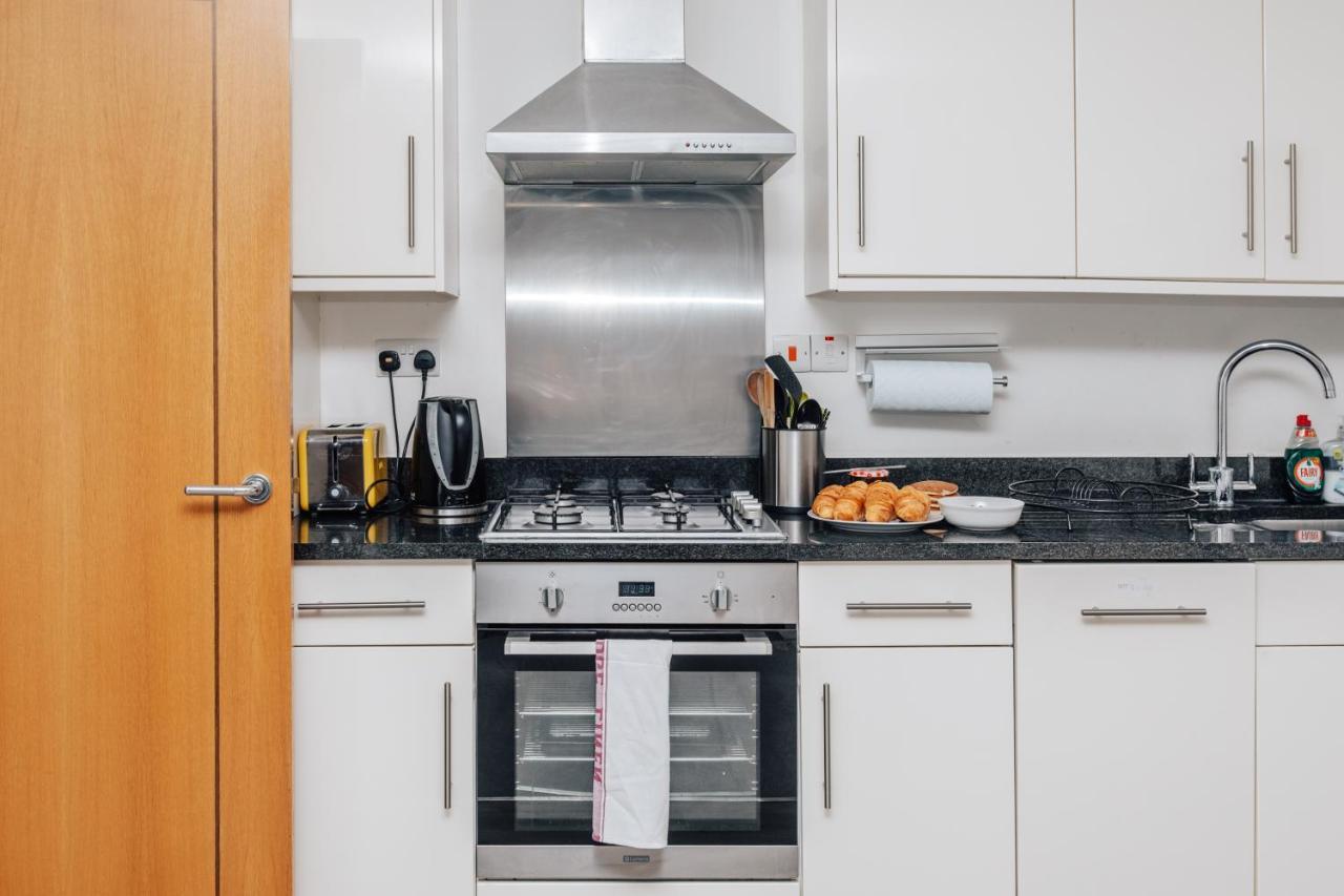 Central Modern Flat For 4-6 & Dedicated Parking Henley-on-Thames Zewnętrze zdjęcie