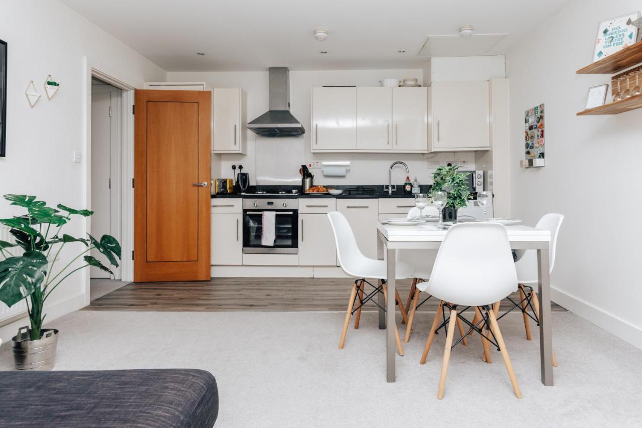 Central Modern Flat For 4-6 & Dedicated Parking Henley-on-Thames Zewnętrze zdjęcie
